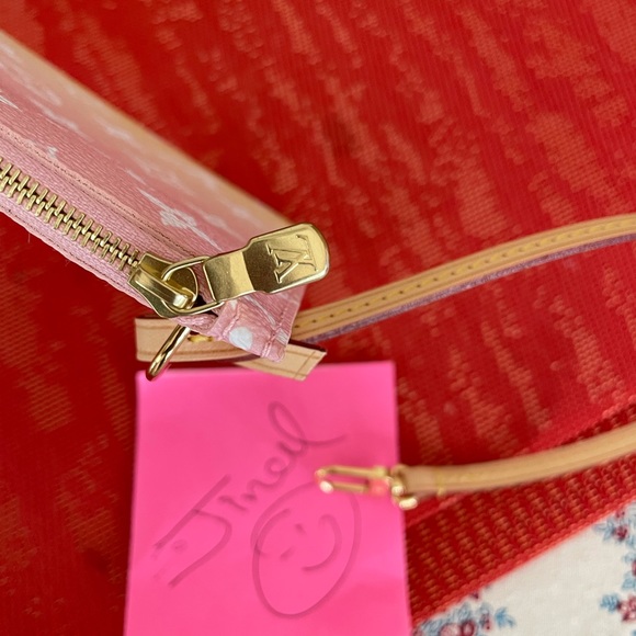 Brand new Louis Vuitton by the pool pouch - Picture 5 of 9